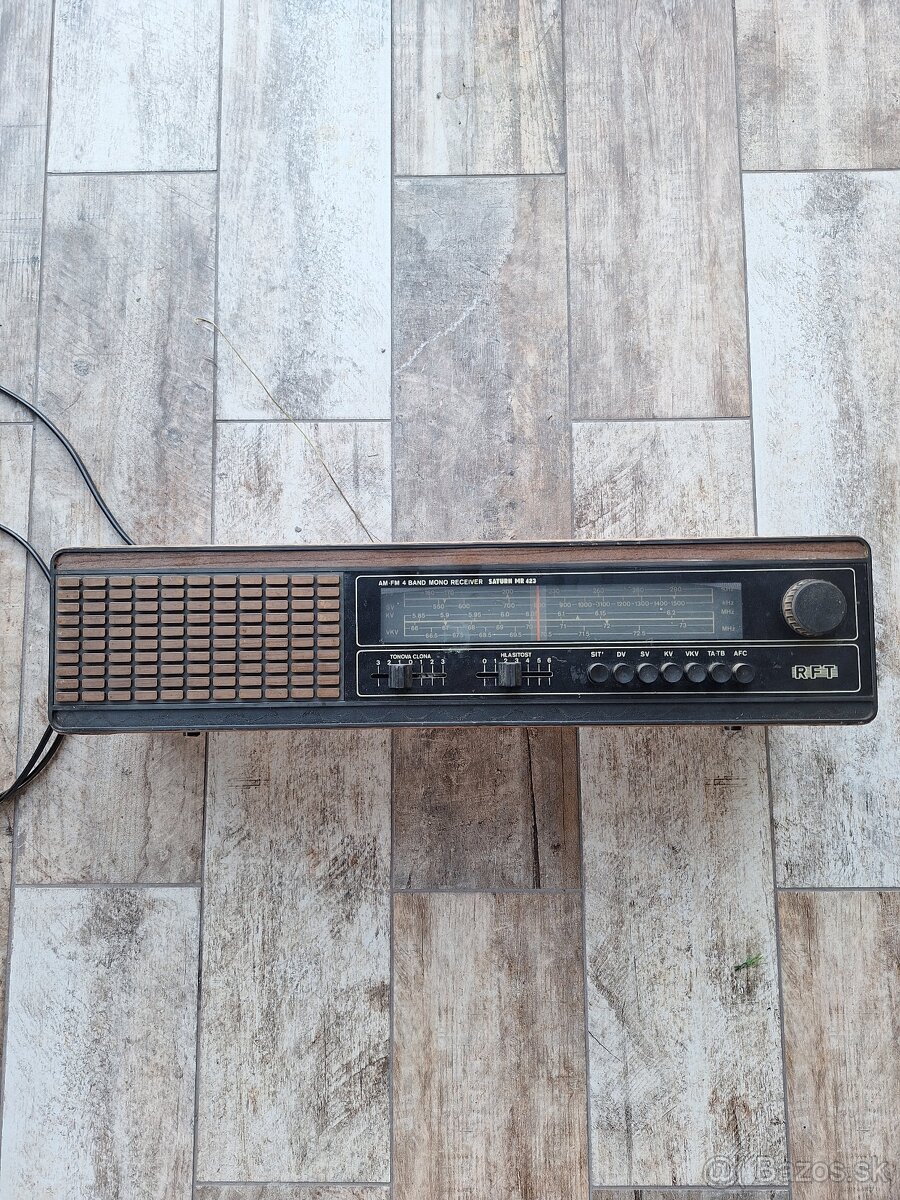 Rádio Saturn MR423