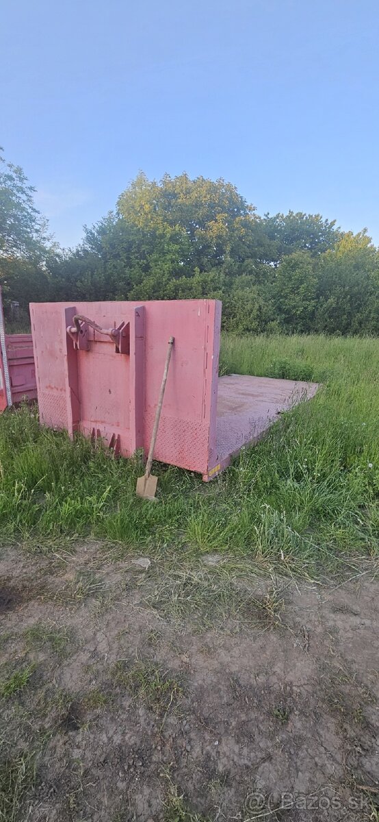 Predám plato na hakový nosič kontajnerov.