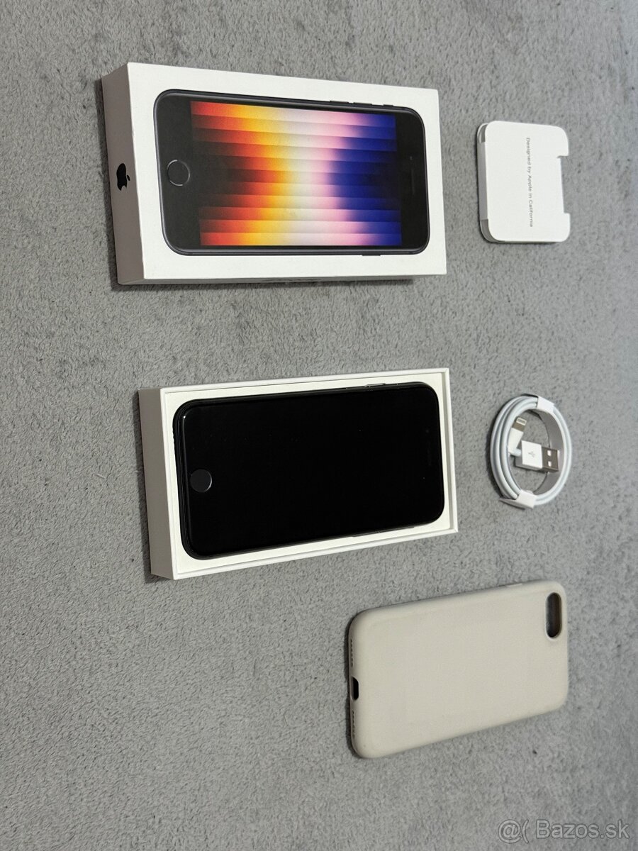 Predám Apple iPhone SE 2022 64GB Black Minimálne známky