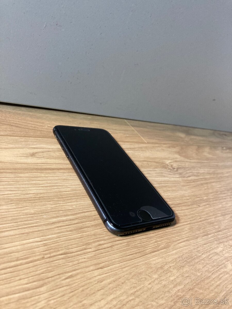 Predám ako nový iPhone 8 - Space grey - 64 Gb