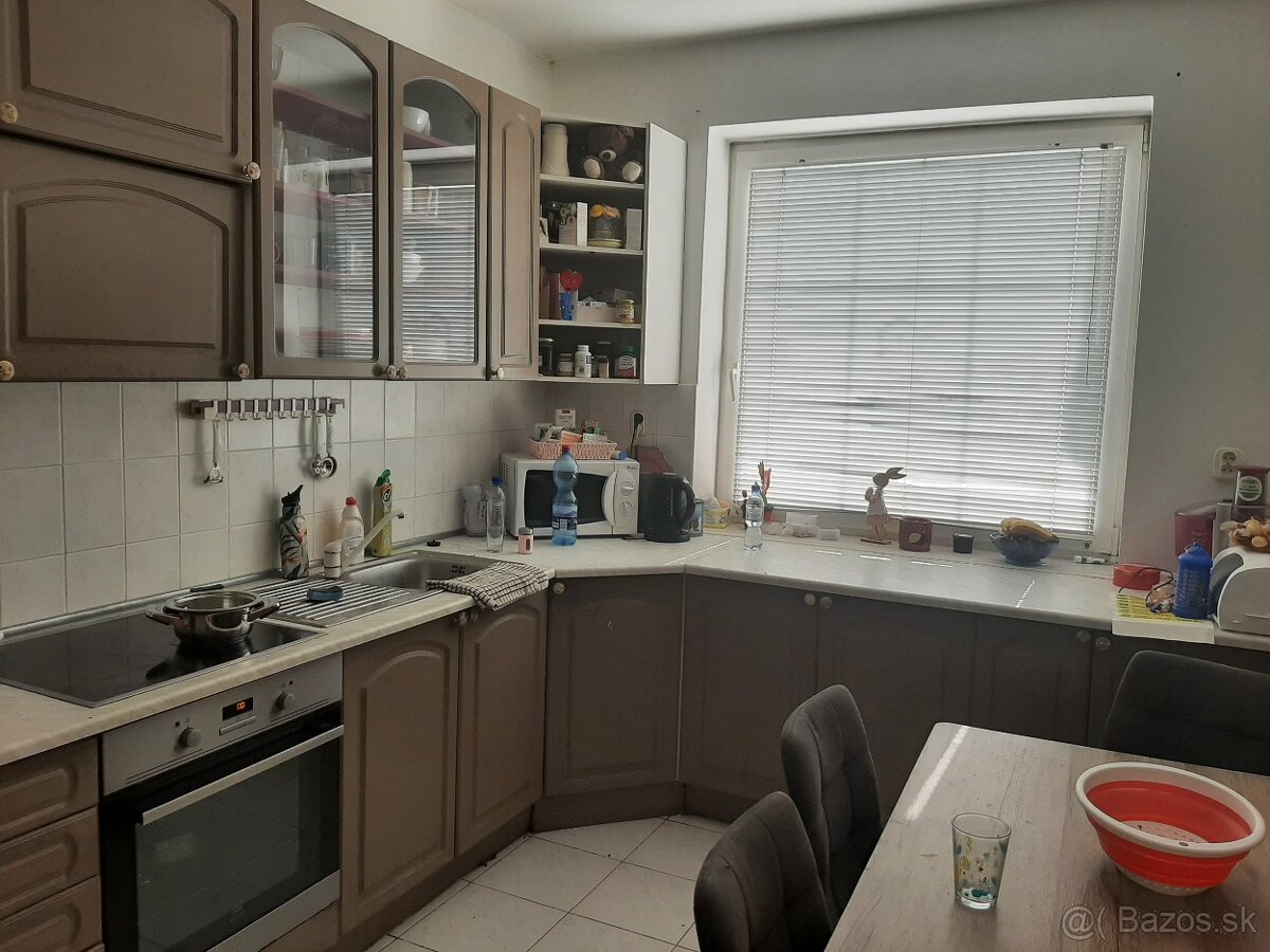 Na predaj 5 izbový rodinný dom 713m2 pozemok