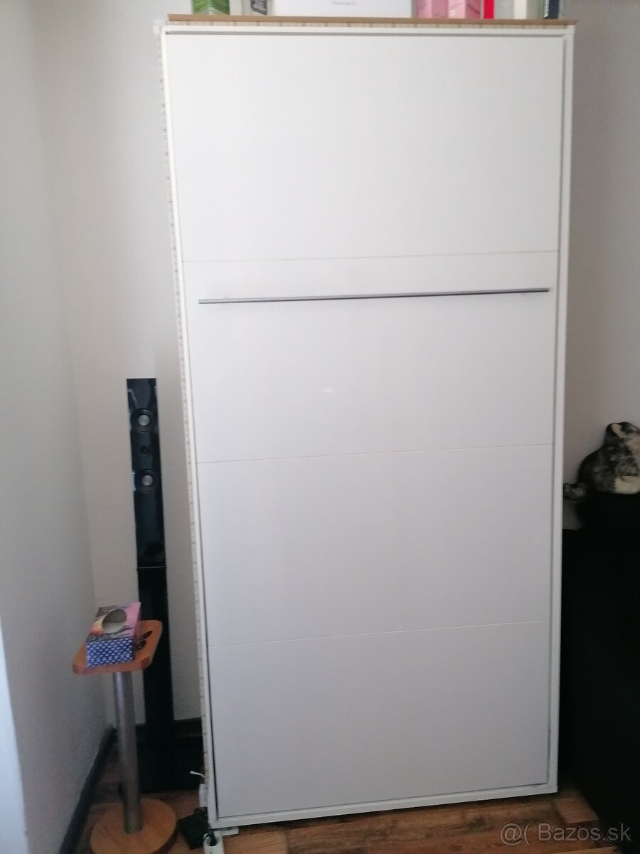 Sklapacia posteľ