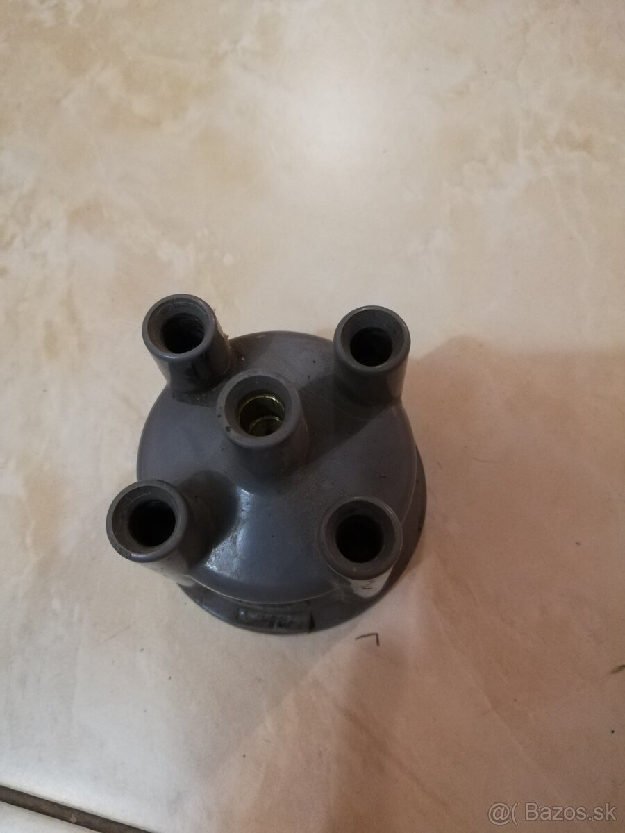 Predám , termostat a veko rozdelovaca skoda 105, 120