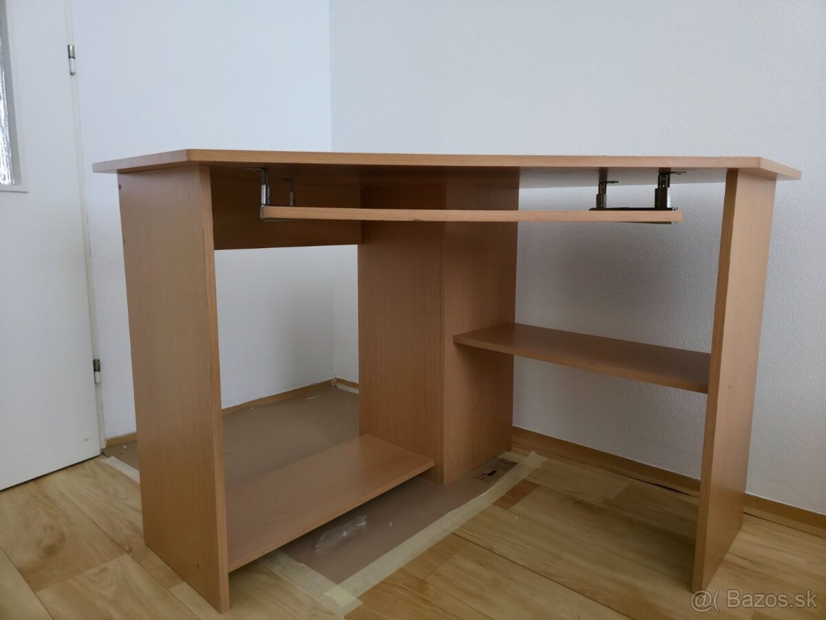 Rohový stôl pre počítač