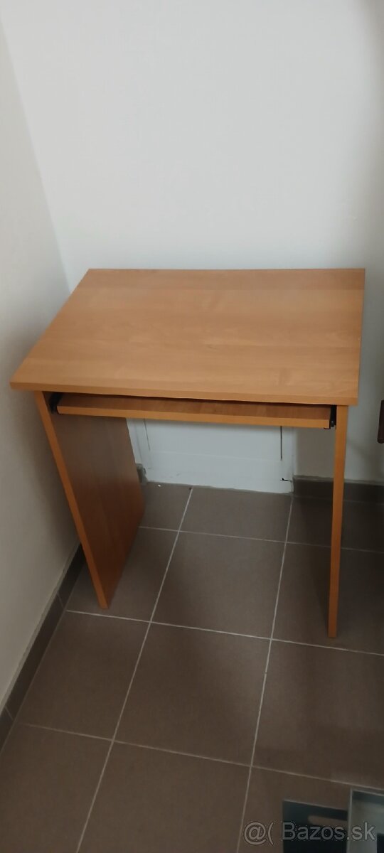 Predám stolík pod PC