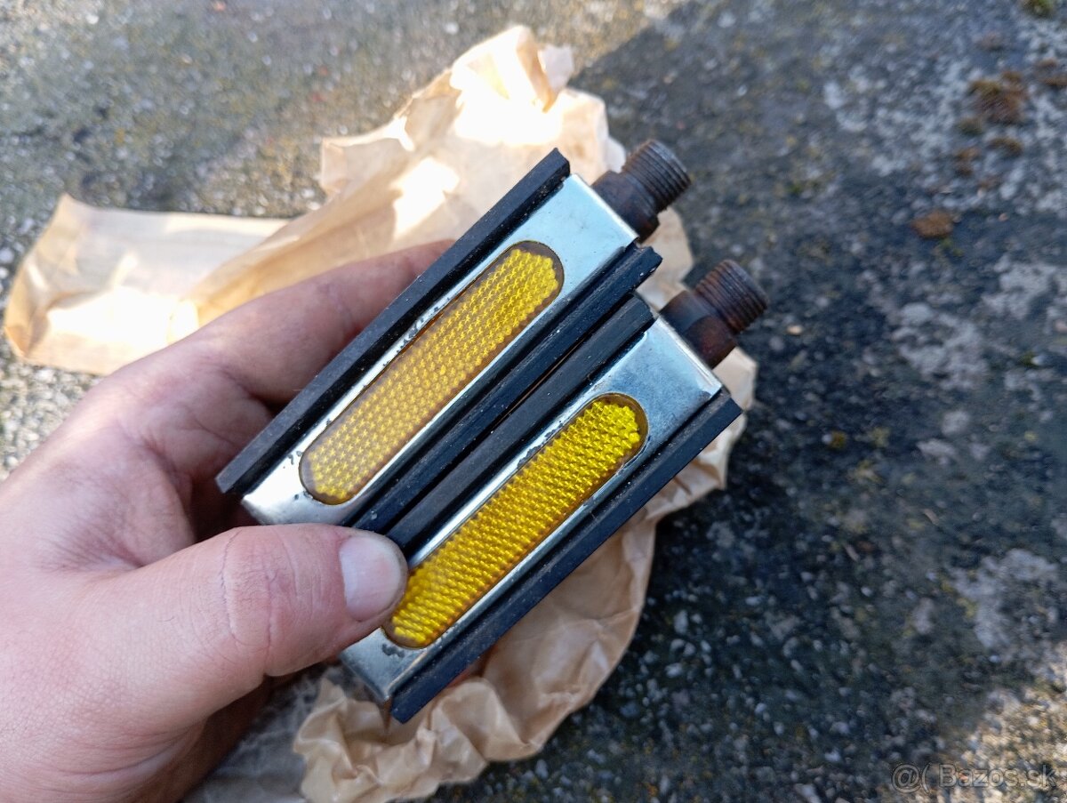 Predám uloženkové pedále na bicykel favorit, eska a iné