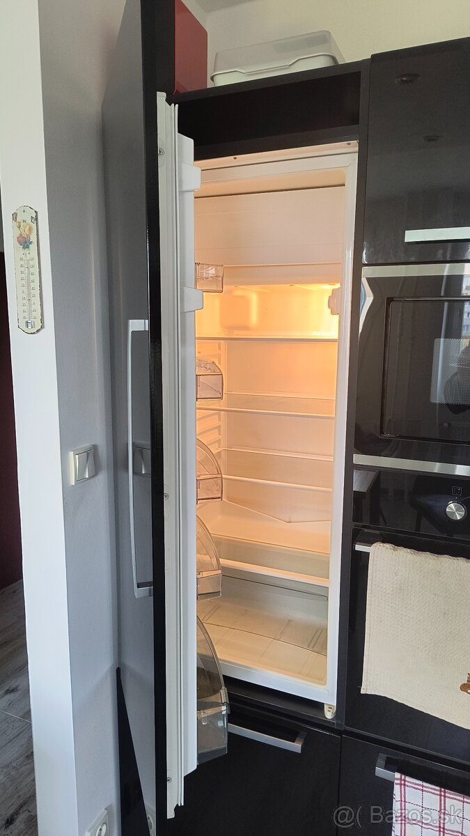 Predám vstavanú chladničku z malou mrazničkou