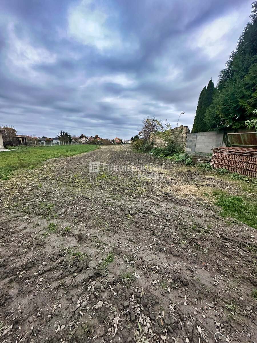 Stavebný pozemok 4702 m² v obci Trstice, Galanta