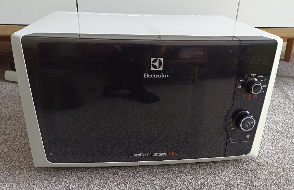 Funkčná mikrovlnná rúra Electrolux s grilom
