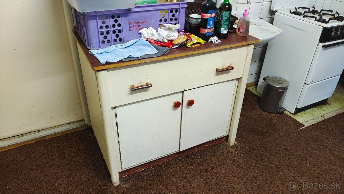 Stôl na umývanie riadu darujem