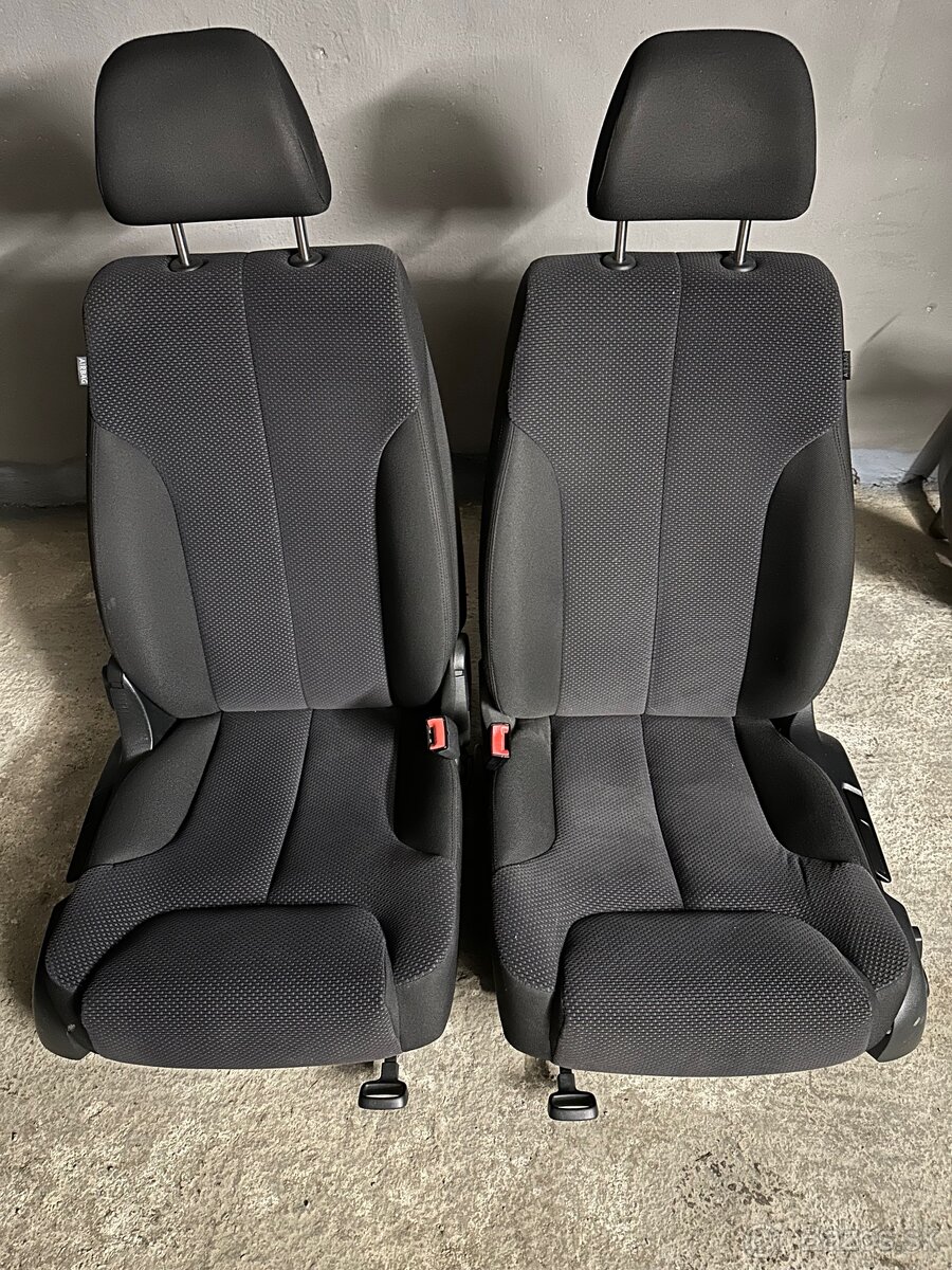Sedačky VW Passat B6 kombi