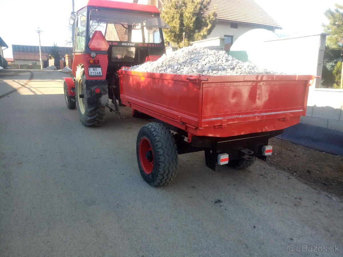 Vlečka vyklapacia vlečka