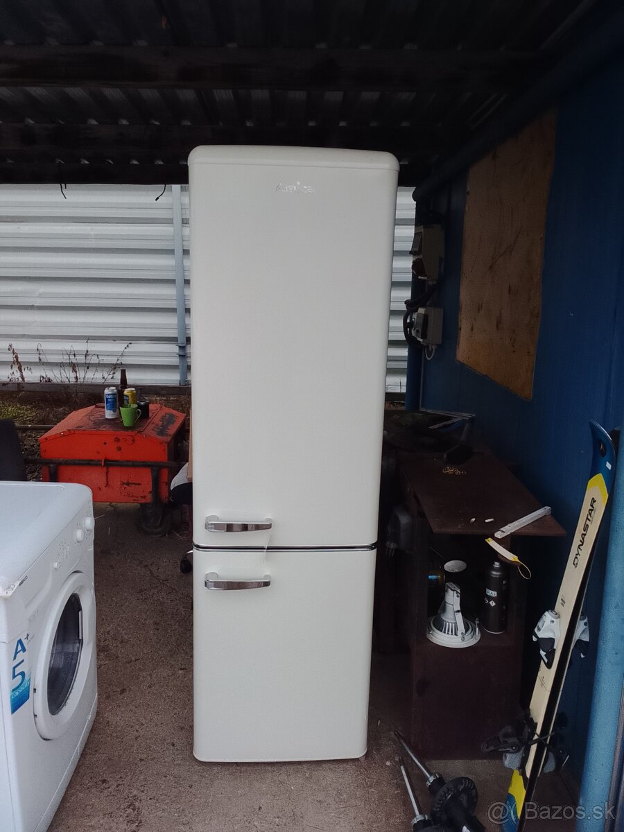 Chladnička Amica retro