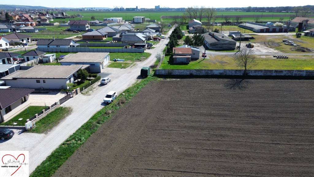 Predaj pozemku na bývanie, v Červeníku, okr. Hlohovec