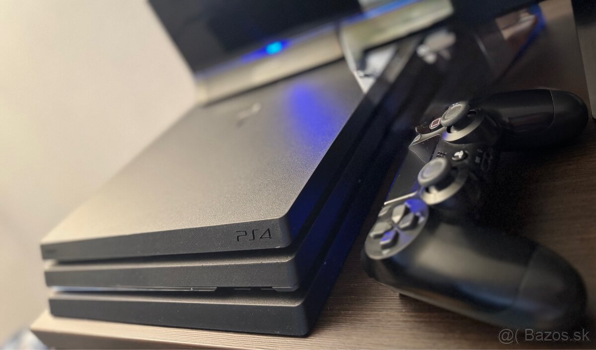 PS4 Pro 1000GB + hra + ovládač
