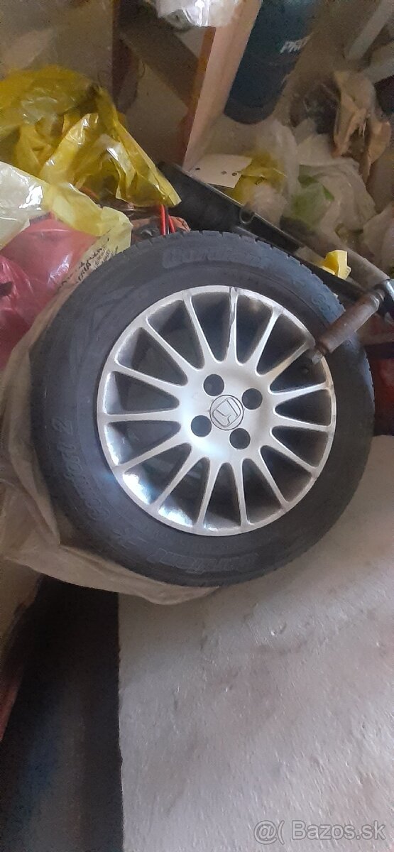 Predám elektróny na hondu civic r15.