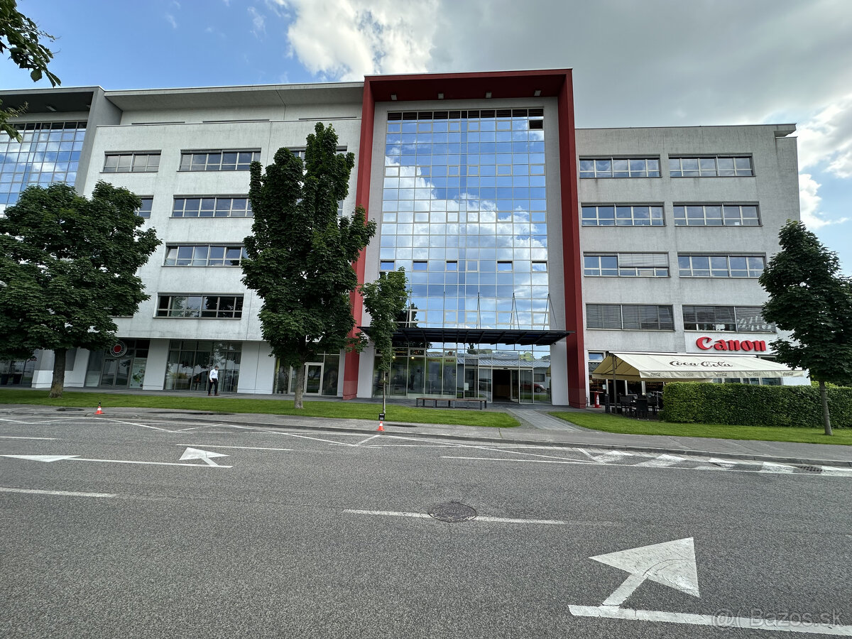 Prenájom kancelárskeho priestoru 225 m² na ulici Galvaniho v