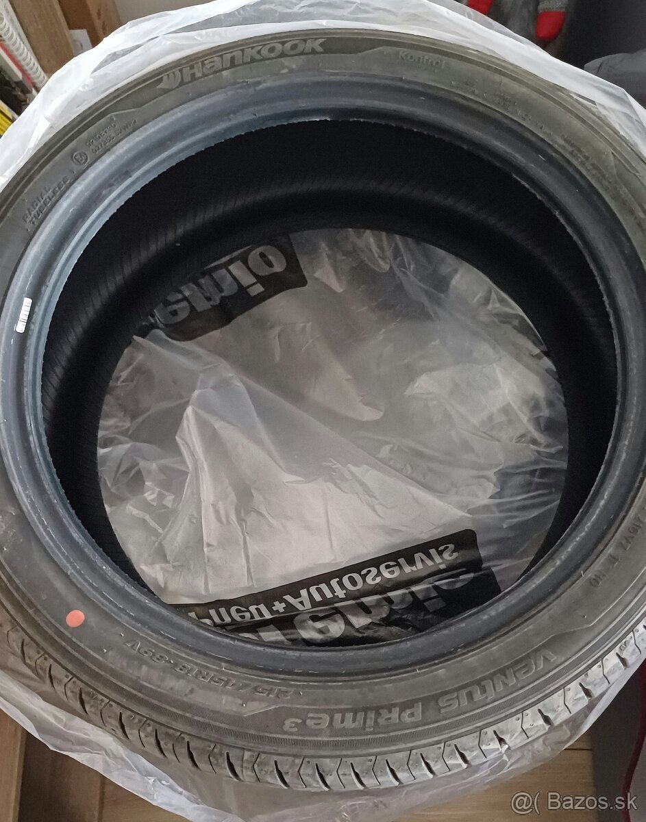 Letné Pneu 215/45 R18