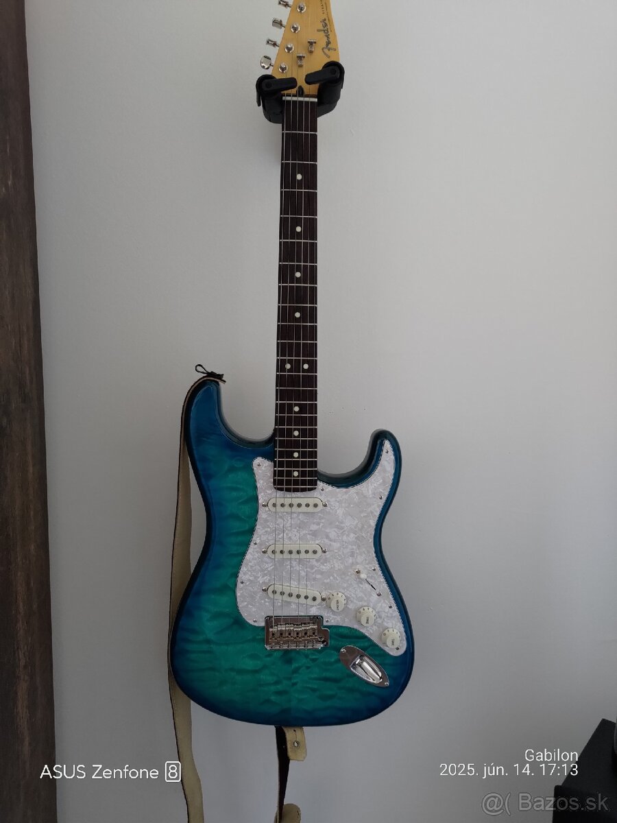 FENDER STRATOCASTER JAPAN