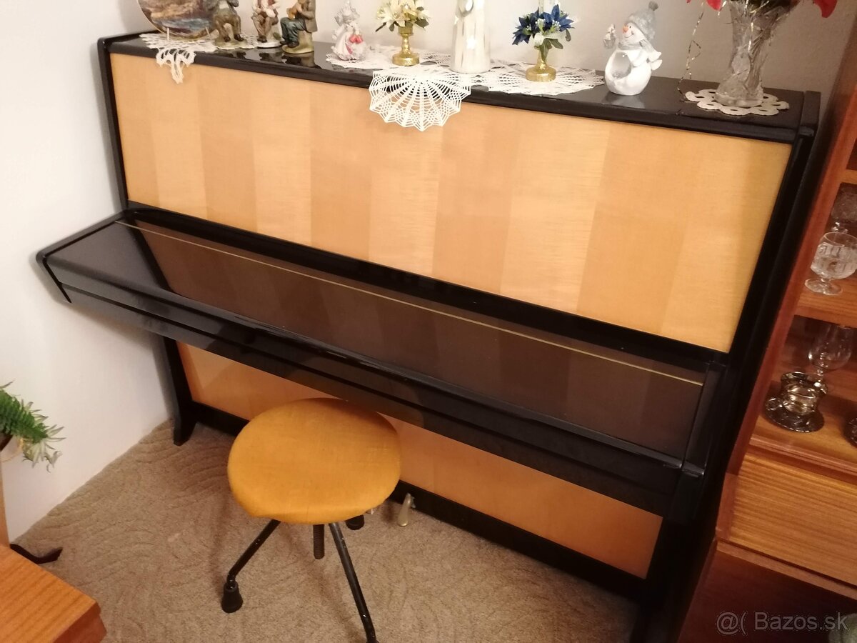 Predám klavír zn. Petrof