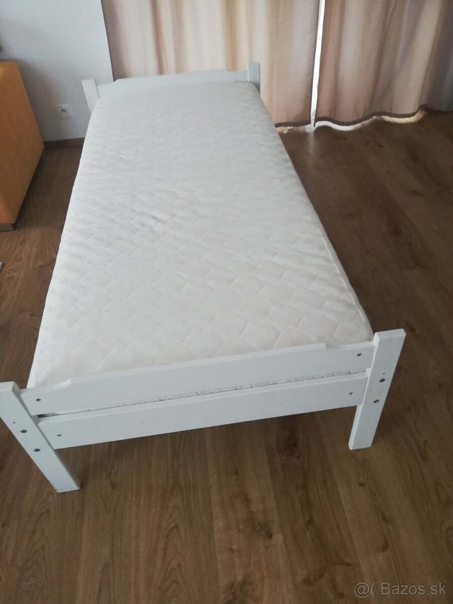 Posteľ