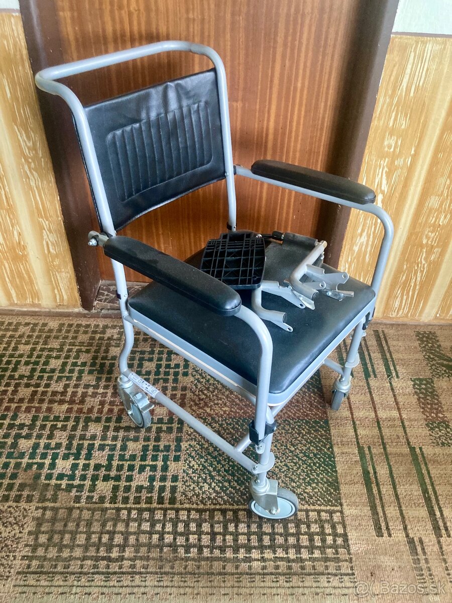 Invalidný vozík / stolička