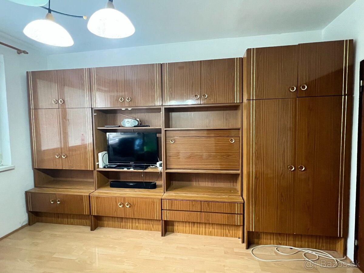 Predám /darujem/ obývaciu stenu.