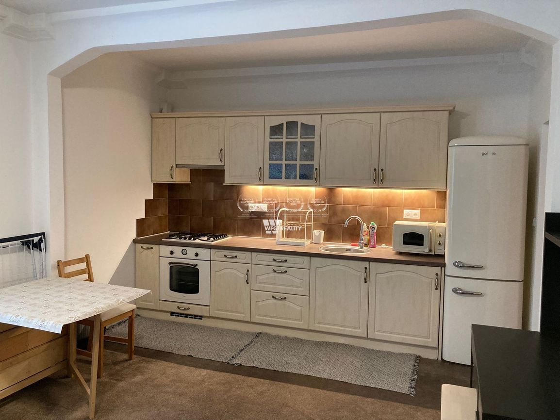 Na prenájom zrekonštruovaný, zariadený 2-izbový byt v tichej