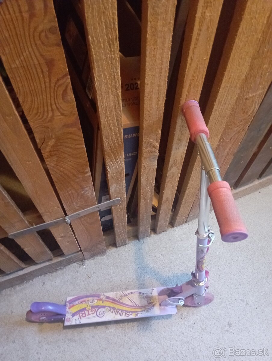 Dievčenská kolobežka