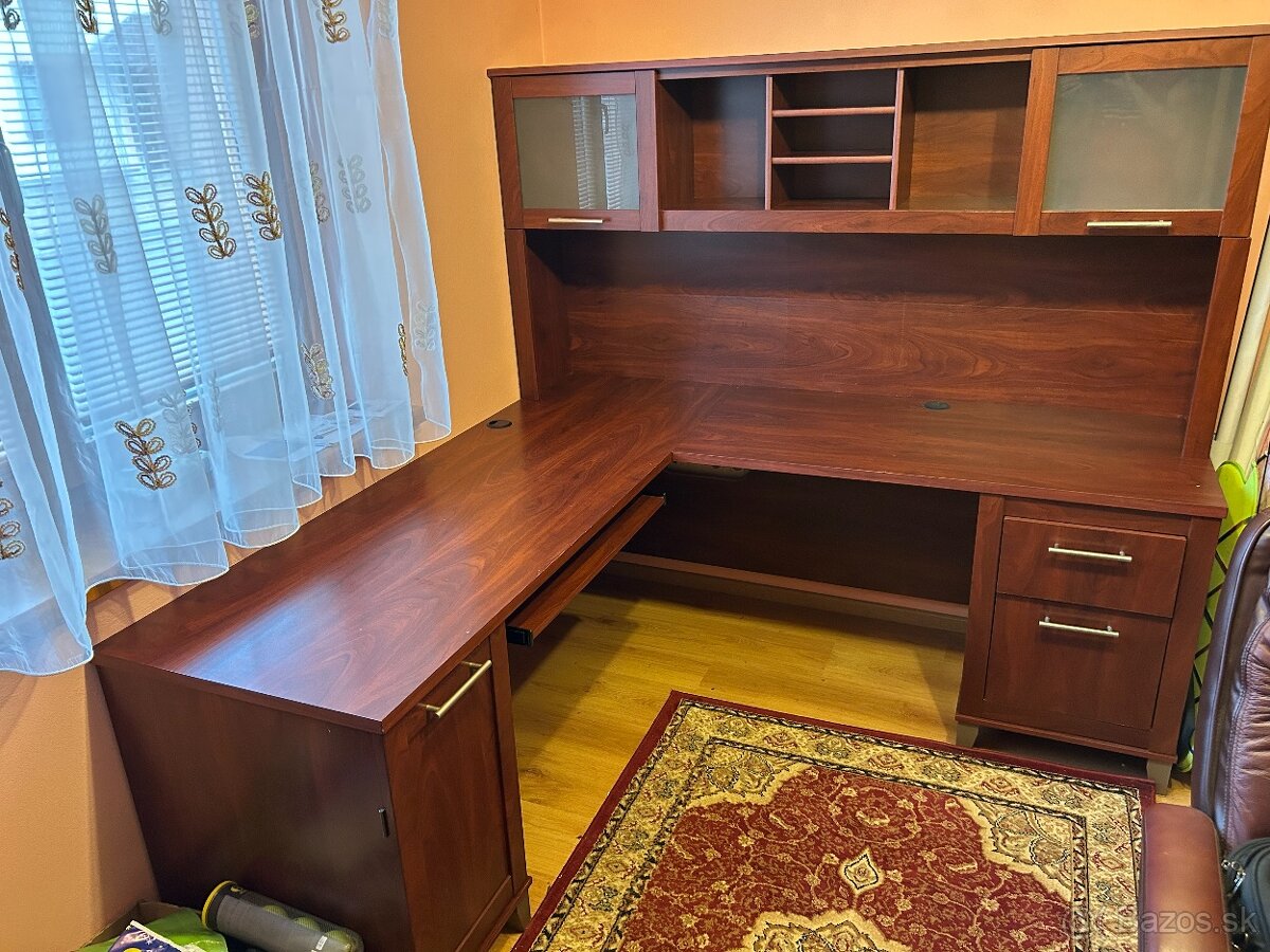 Pracovny stol