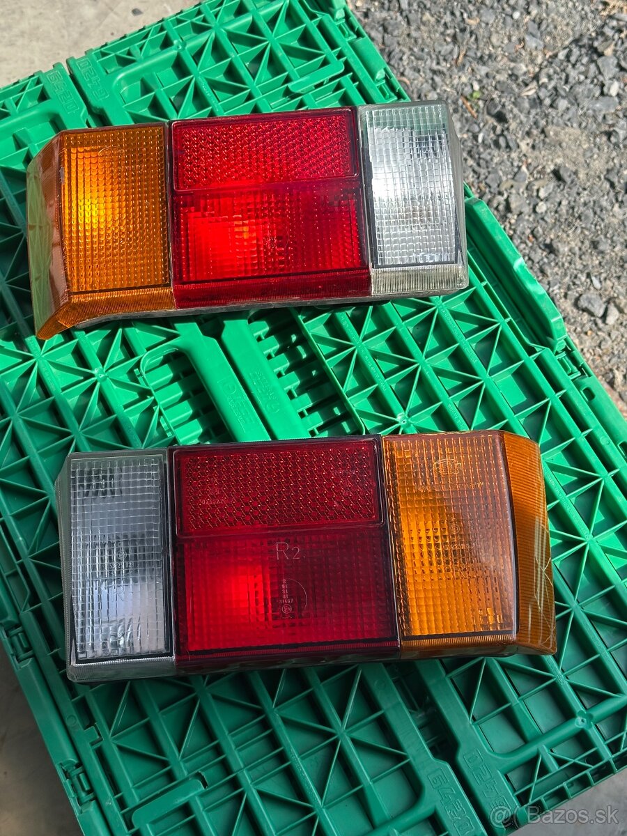 Zadné svetlá na VW GOLF MK1