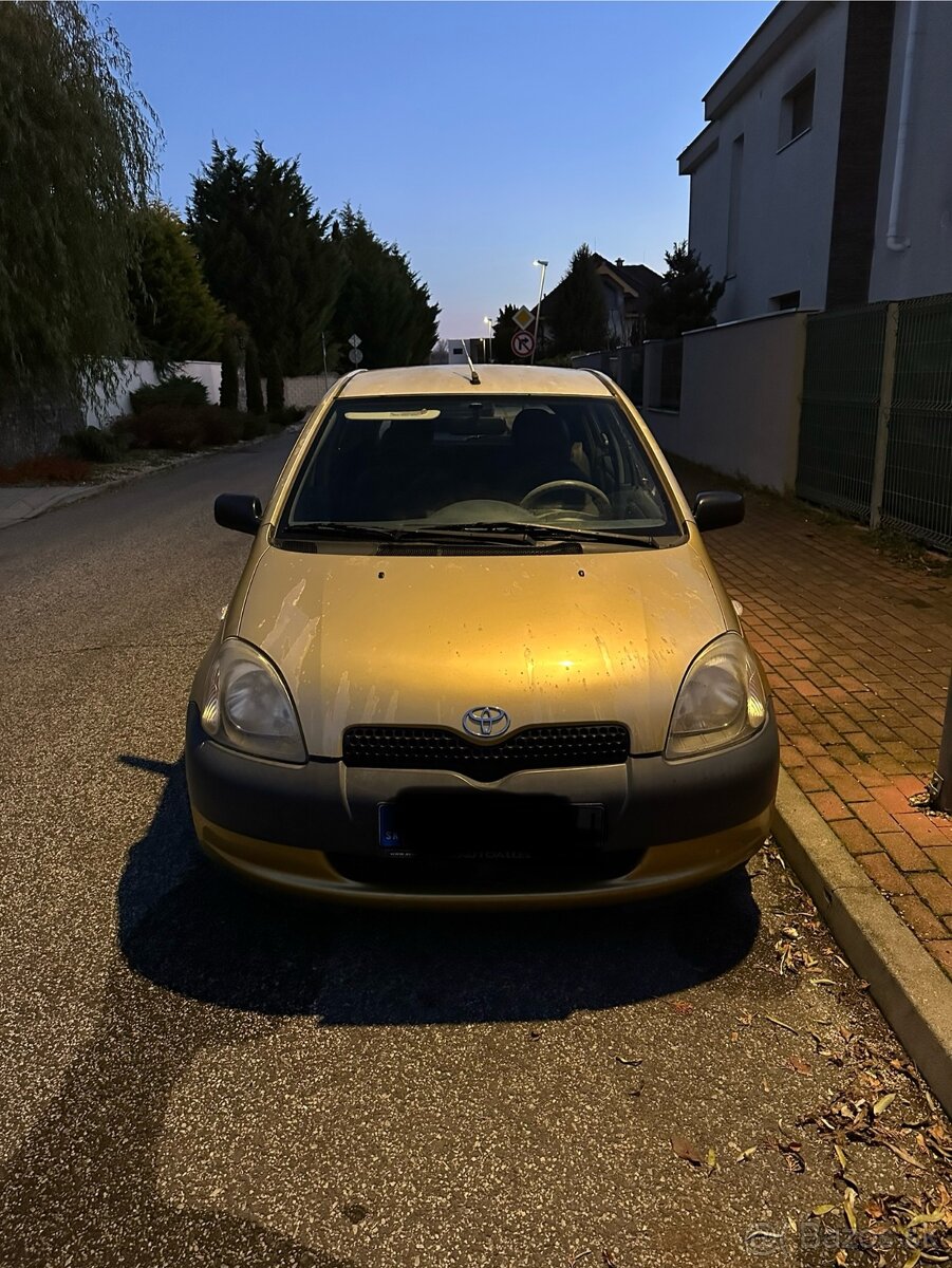 Predám Toyota yaris 1.0 rok 2000
