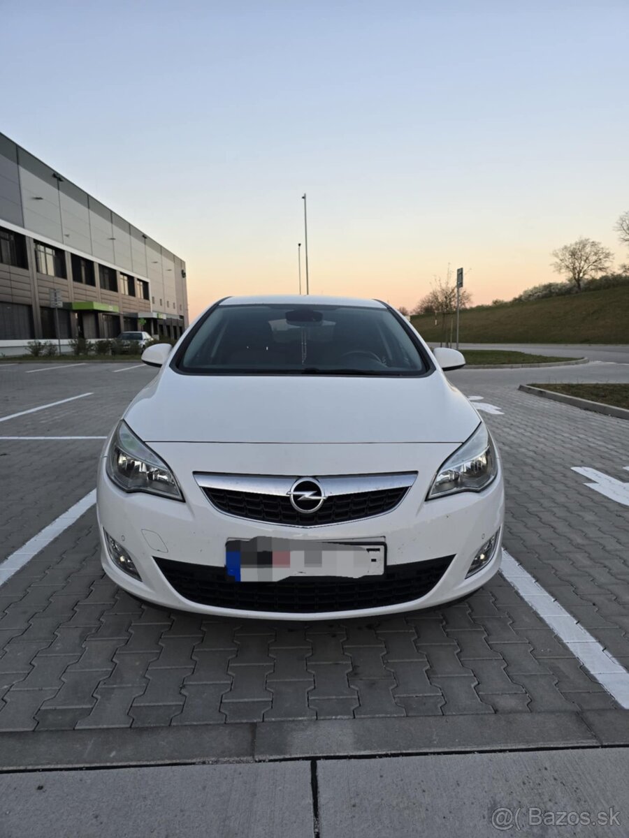 Opel Astra J
