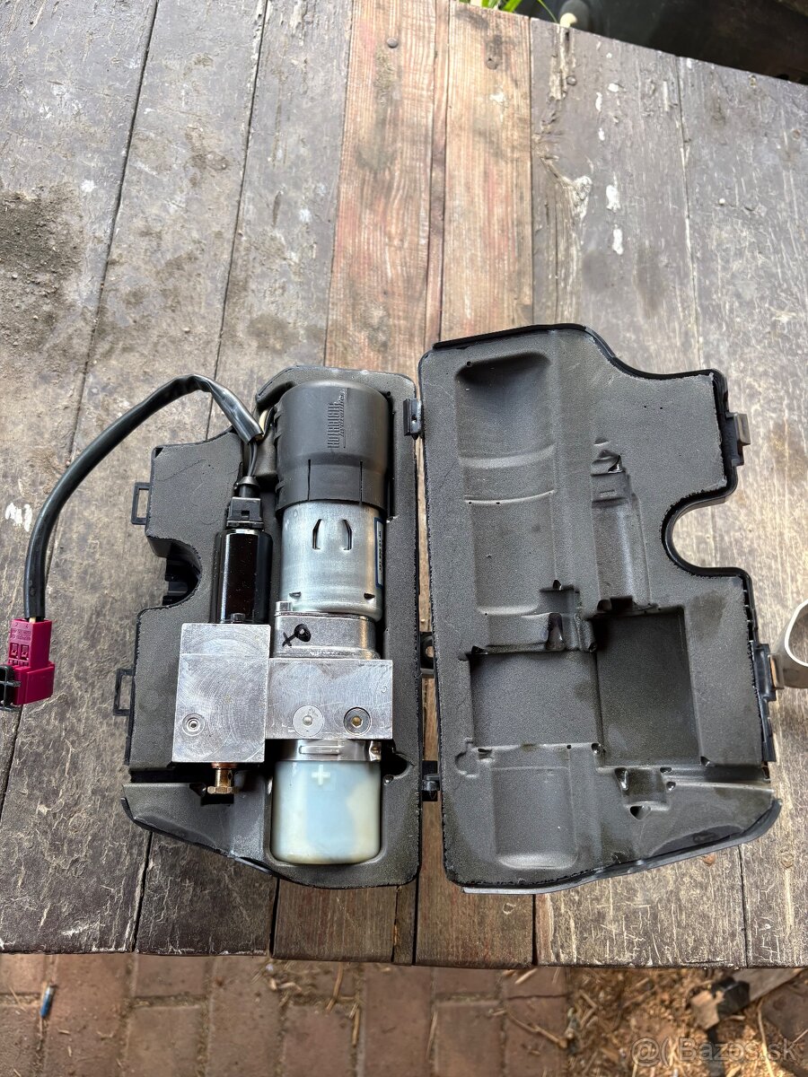 Hydraulický motorček Mercedes w251