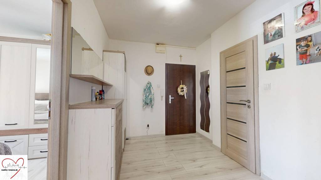 Trojizbový byt, čiastočná rekonštrukcia, loggia, ulica Gen.