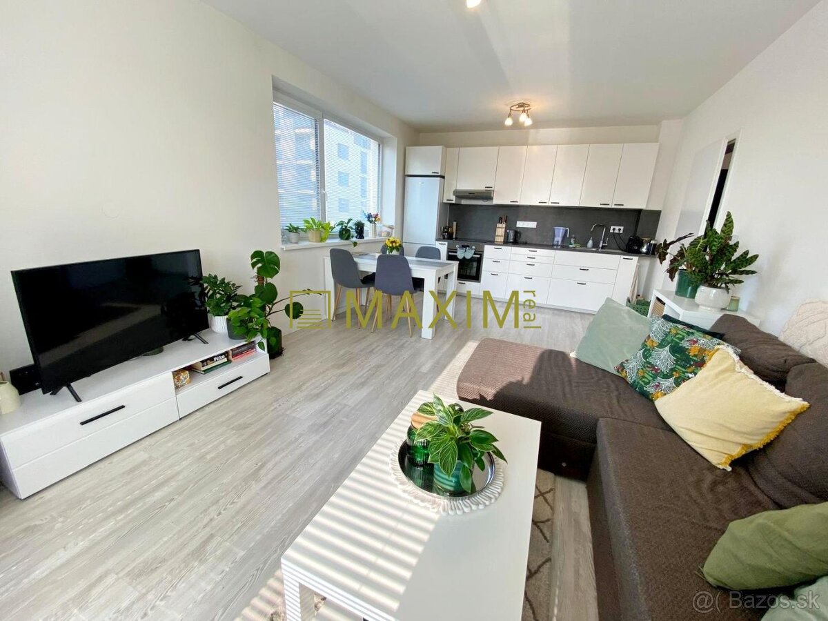 Moderný 2-izbový byt s balkónom, 2 parkovacími miestami a kr
