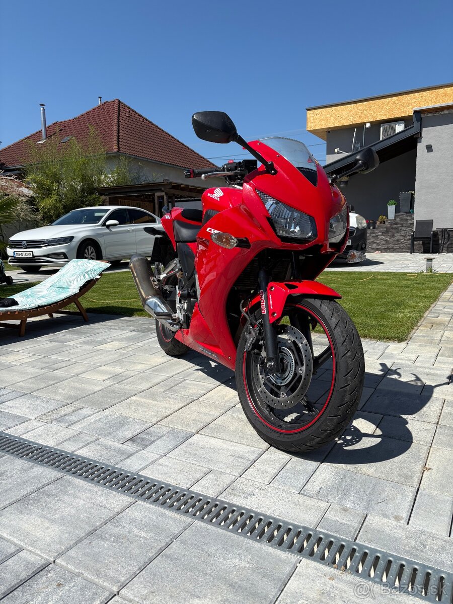 Predám Honda cbr 300