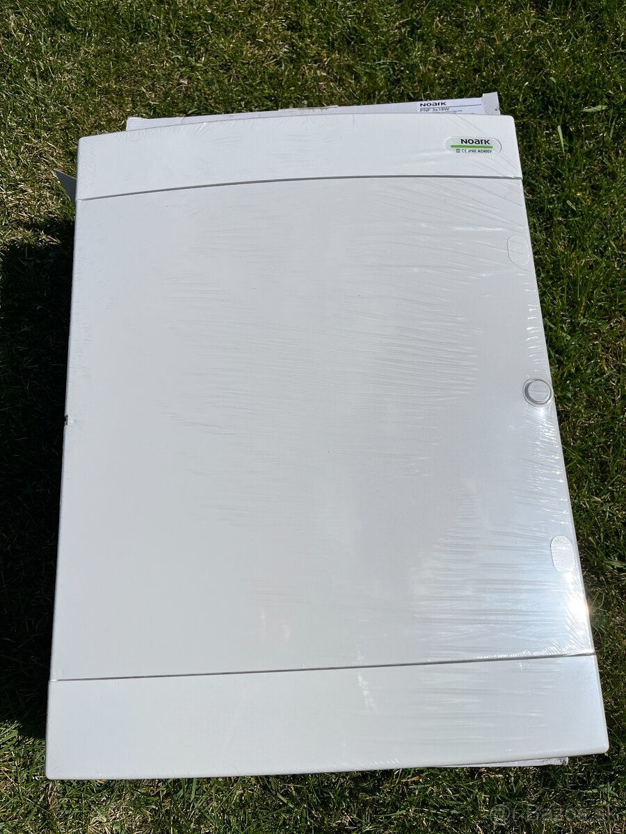 Predam rozvodnicu NOARK PNF 3x8w
