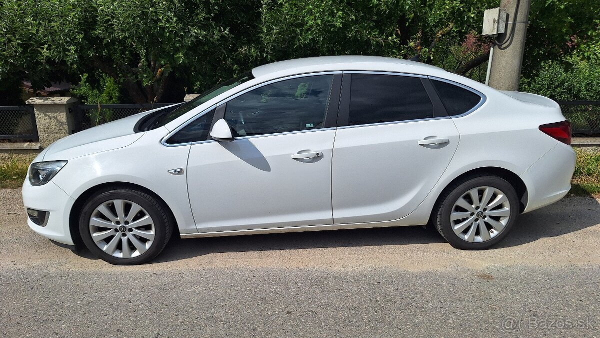 Opel astra J notchback 120 000 km