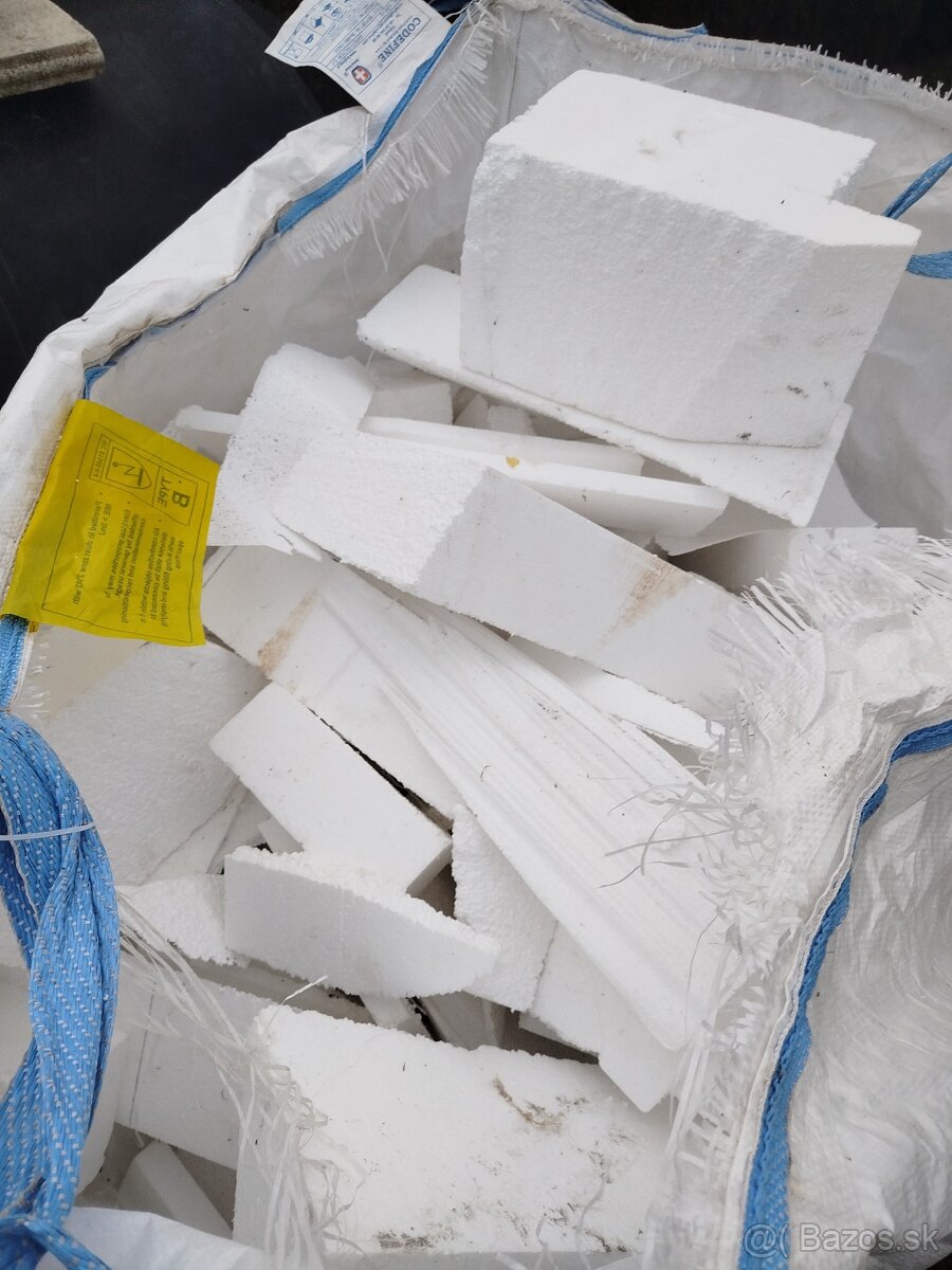 Odrezky polystyrenu