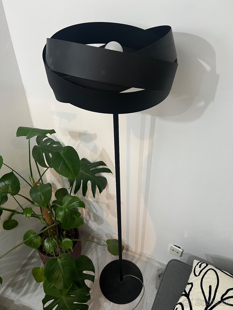 Čierne stropné svietidlo + stojaca lampa