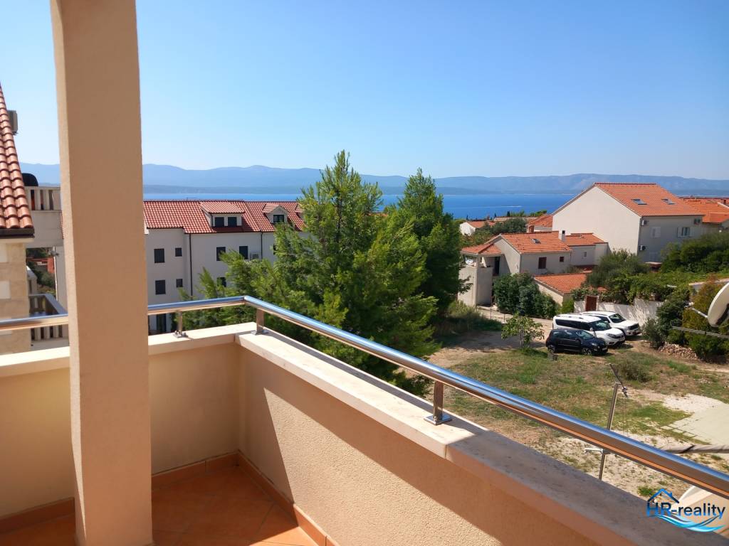 Brač – zariadený apartmán s výhľadom