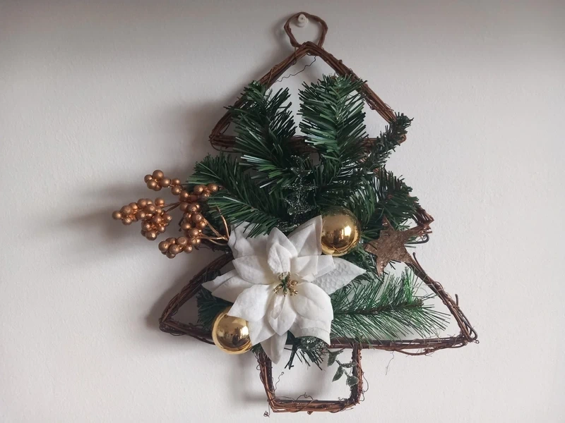 Vianočná umelá dekorácia Stromček 34x30 cm
