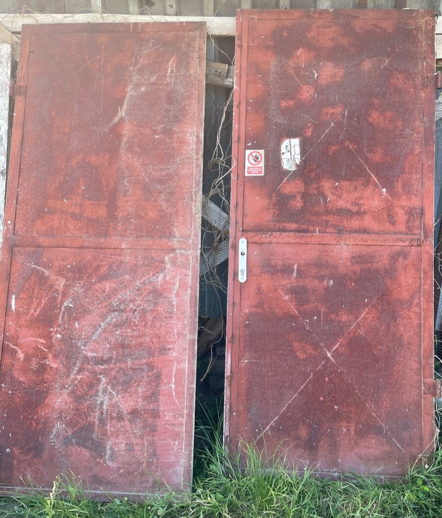 Kúpim plechové skladové garážové dvere šírka okolo 250/300cm