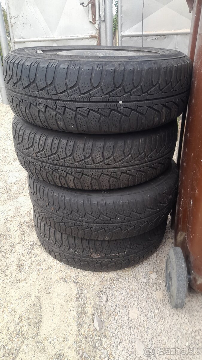 185/65R15 zimné+disky+puklice 60eur