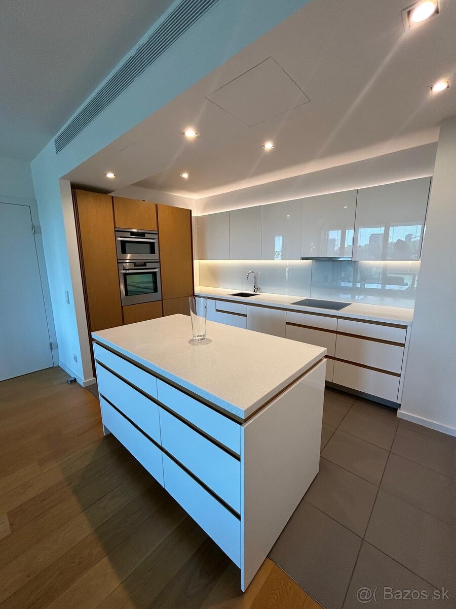 2i Luxusný byt priamo na nábreží Dunaja v Eurovea