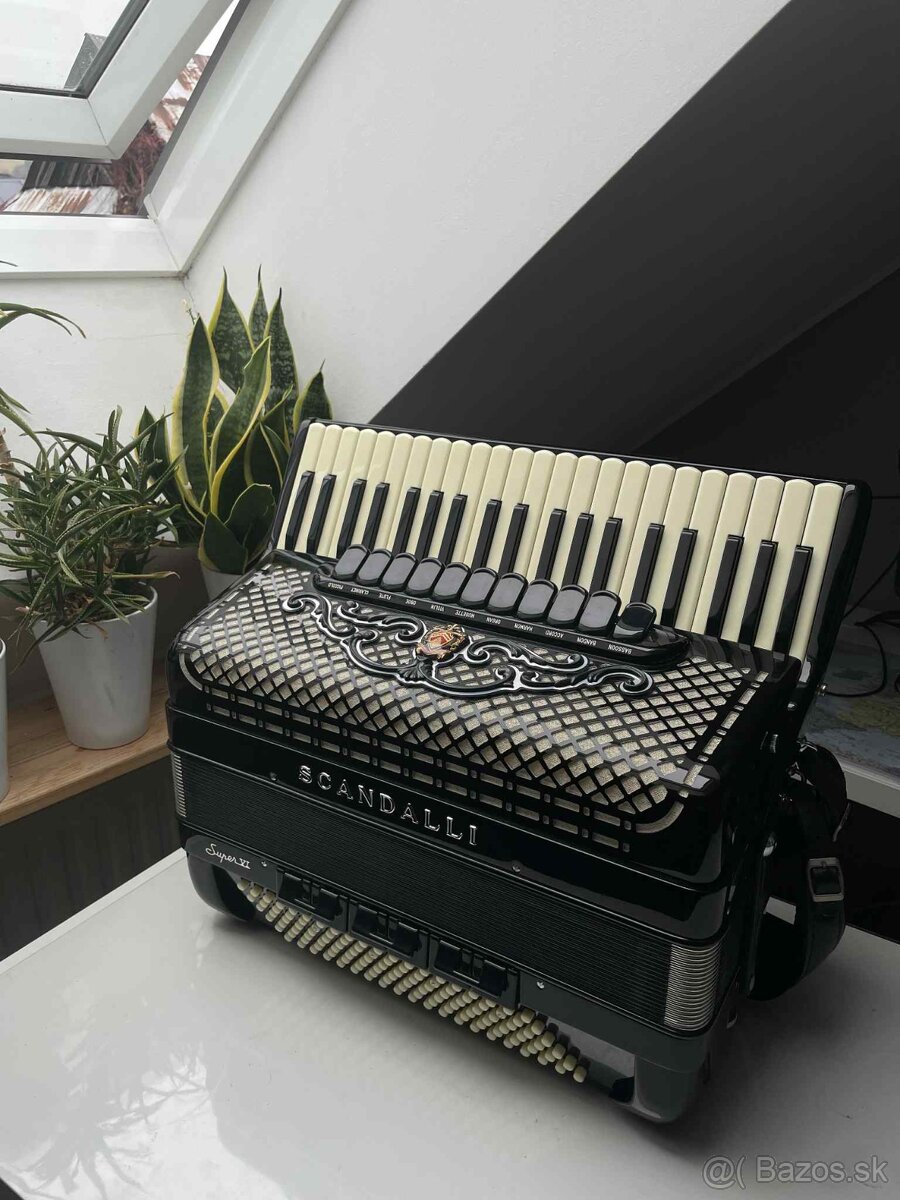 Predám akordeón Scandalli Super IV