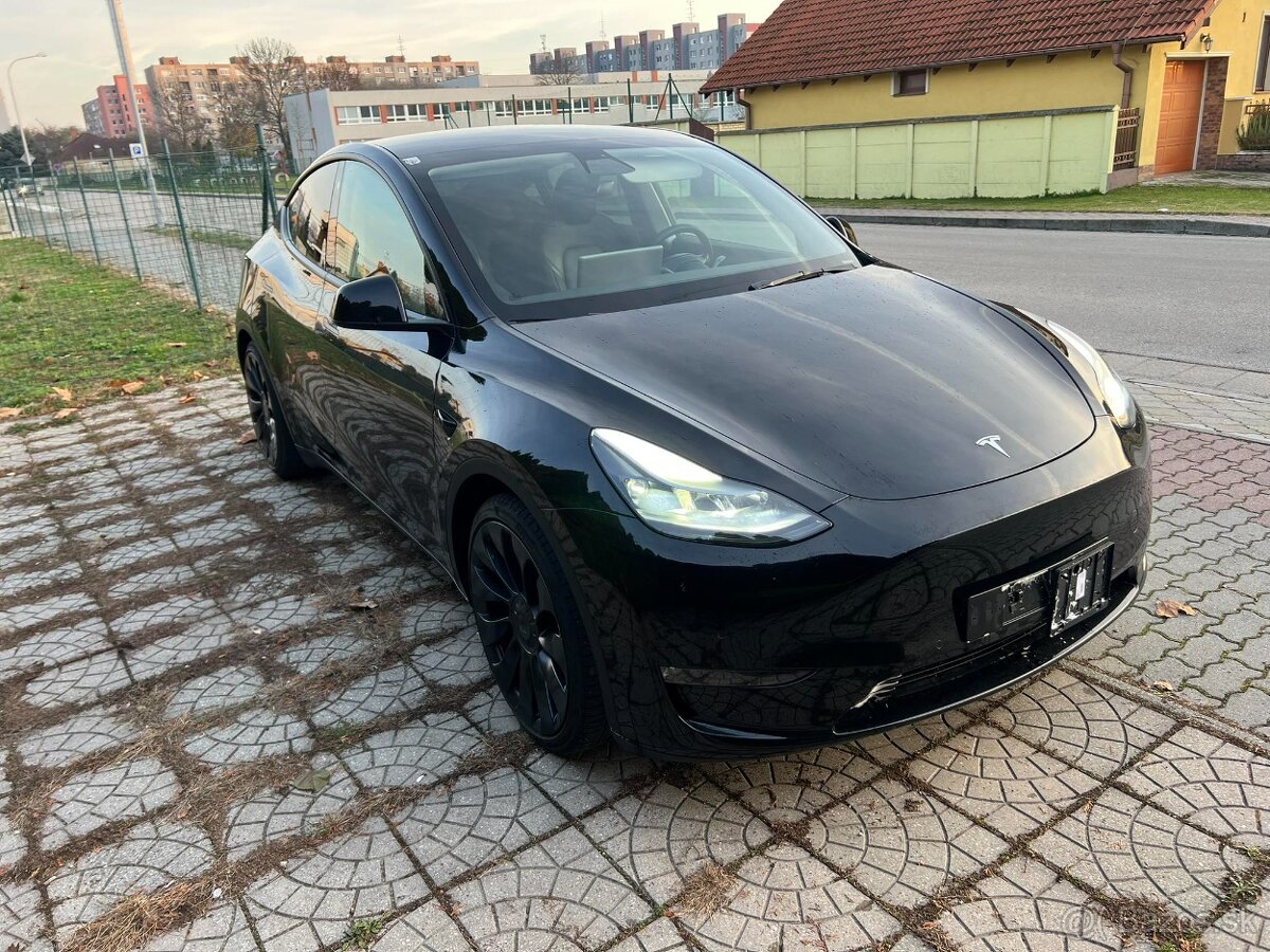 Tesla model Y Performance Long Range Dual Motor