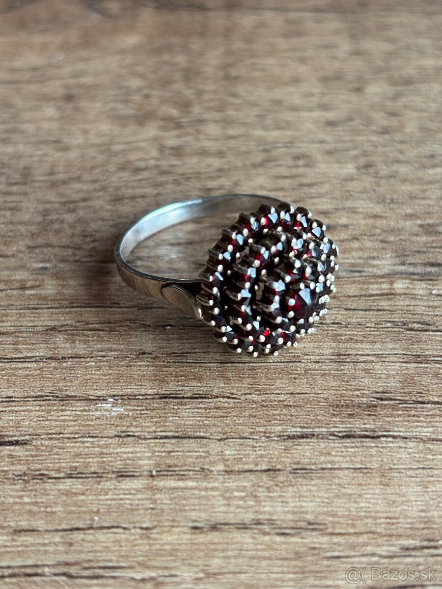 Strieborný prsteň - cesky granat