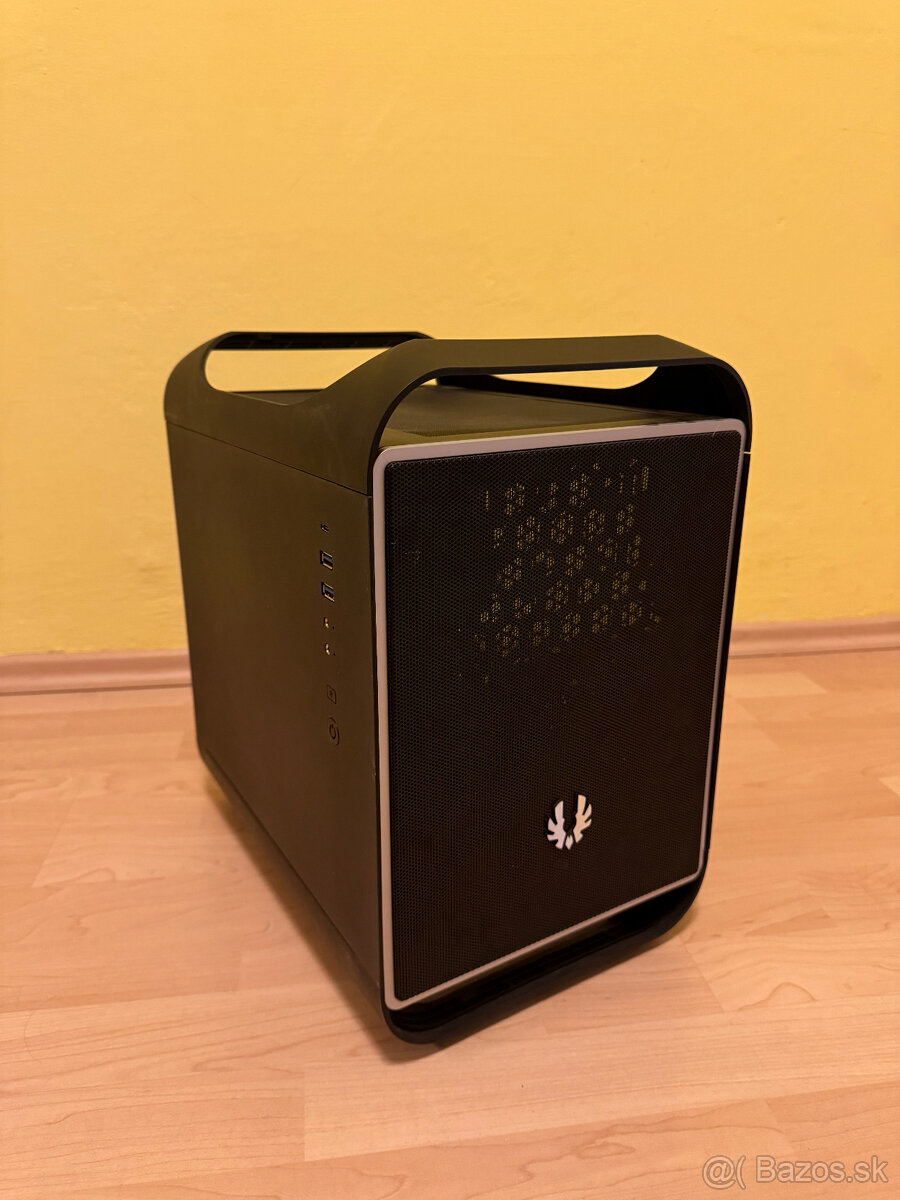 Predám PC skrinku BitFenix Prodigy M 2022 – čierna.